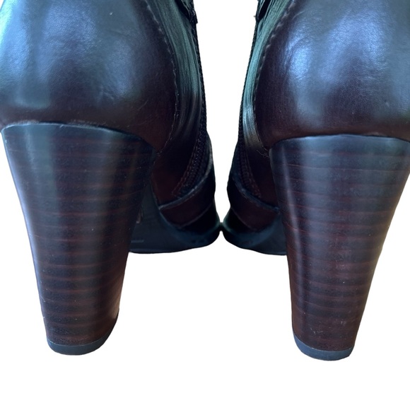 Born Women’s Leather Heel Buckle Detail Biker Ankle Boots Booties Red/Brown Sz 9 - Picture 7 of 17